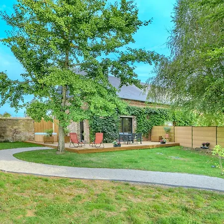 Holiday home La Bergerie Des 2 Tilleuls - Maison Avec Jacuzzi