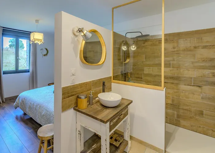 Holiday home La Bergerie Des 2 Tilleuls - Maison Avec Jacuzzi Marcy-sous-Marle