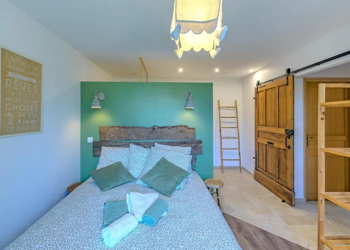 Holiday home La Bergerie Des 2 Tilleuls - Maison Avec Jacuzzi Marcy-sous-Marle