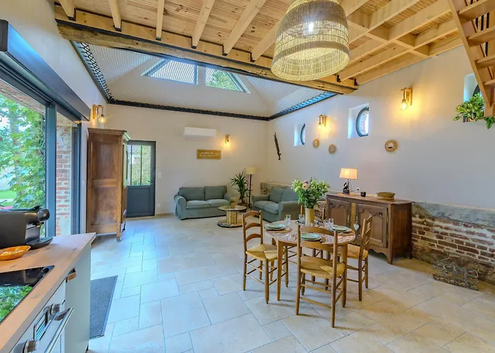 Holiday home La Bergerie Des 2 Tilleuls - Maison Avec Jacuzzi